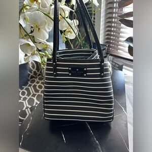 Kate Spade Hawthorne Lane Large Bucket Shoulder Bag. Pre-owned.